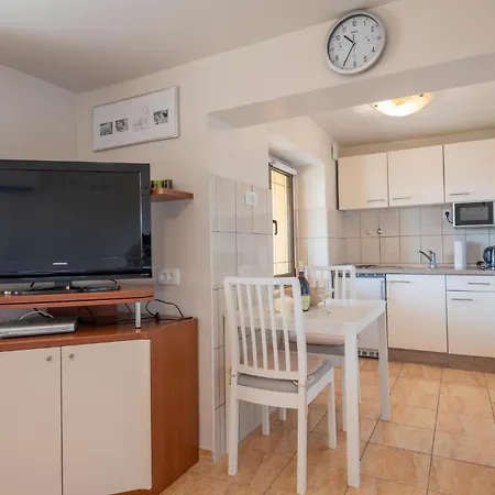 بيت للعطل 6 Bedroom Awesome In Prolozac Donji Proložac