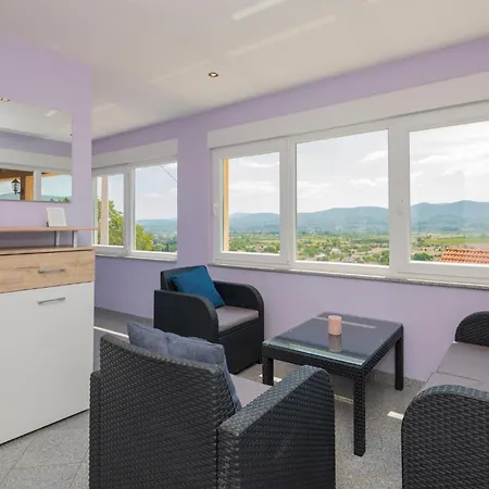 بيت للعطل 6 Bedroom Awesome In Prolozac *