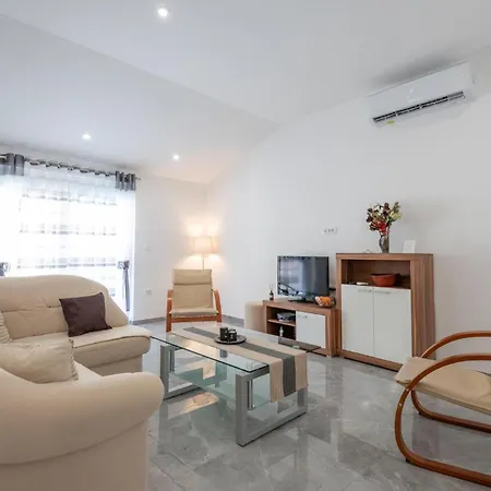 بيت للعطل 6 Bedroom Awesome In Prolozac