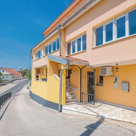 6 Bedroom Awesome In Prolozac بيت للعطل Donji Proložac