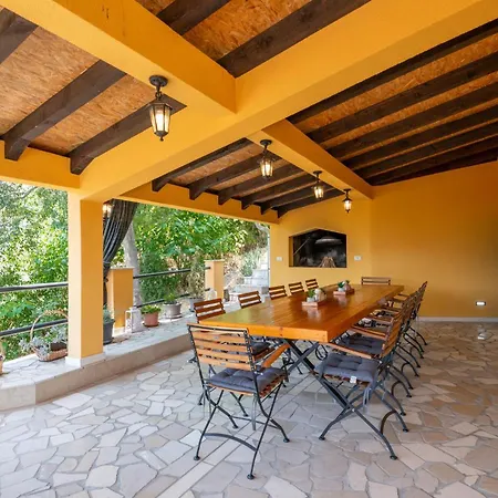 بيت للعطل 6 Bedroom Awesome In Prolozac Donji Proložac