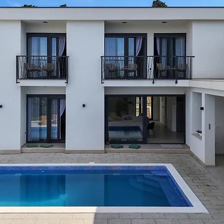 6 Bedroom Awesome In Prolozac * Donji Proložac