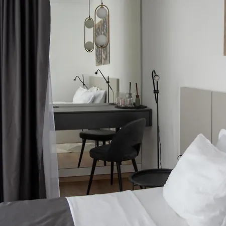 6 Bedroom Awesome In Prolozac بيت للعطل