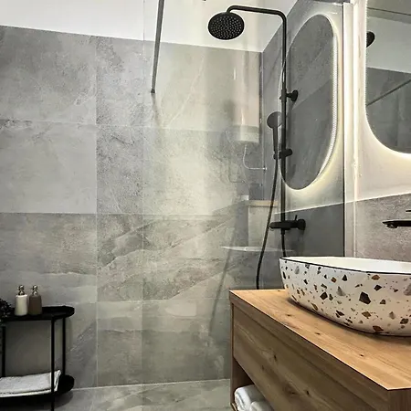 6 Bedroom Awesome In Prolozac بيت للعطل Donji Proložac